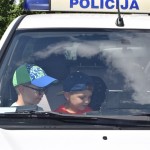 Maži basi vaikų darželį lanko policininkai
