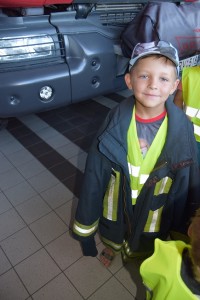 Maži basi darželio vaikai keliauja į gaisrinę (2)