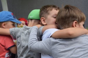 Maži basi vaikų darželio draugystė